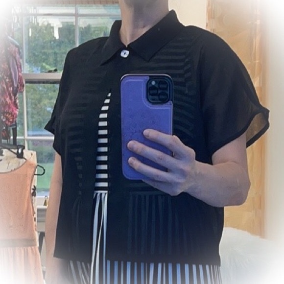 💕Beautiful Black Short Sleeved Sheer Cover up💕 - Picture 2 of 10